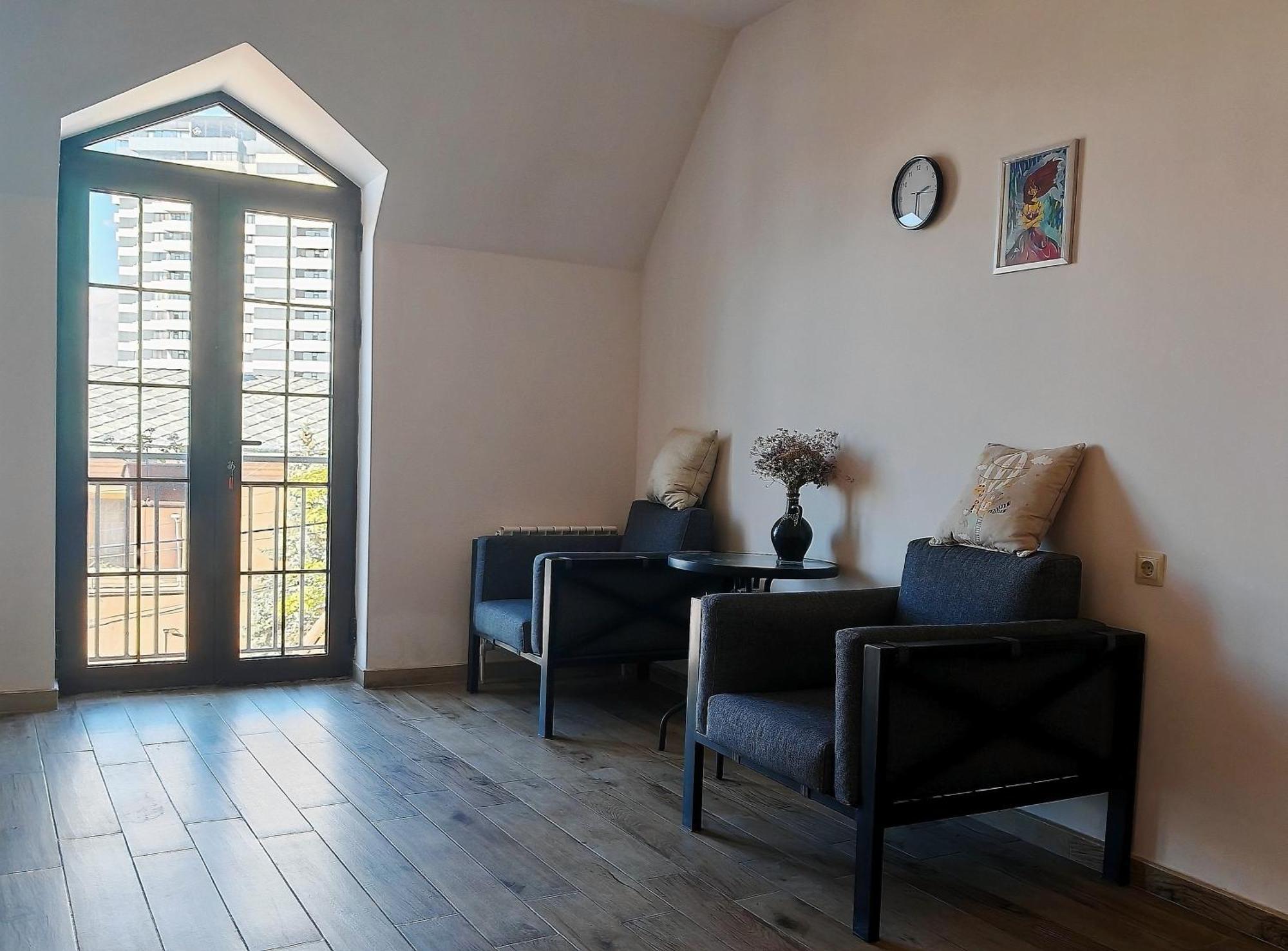 Blur Inn Gallery Yerevan Ngoại thất bức ảnh